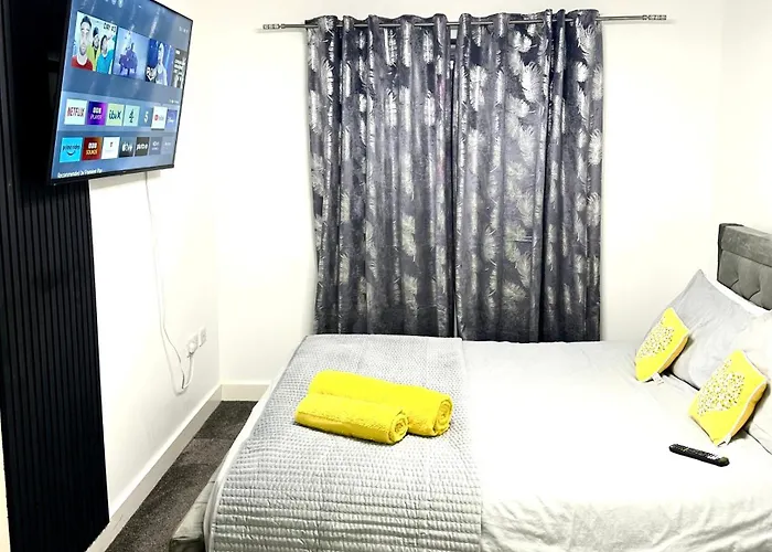 Private Modern Ensuite Room Near Etihad Stadium